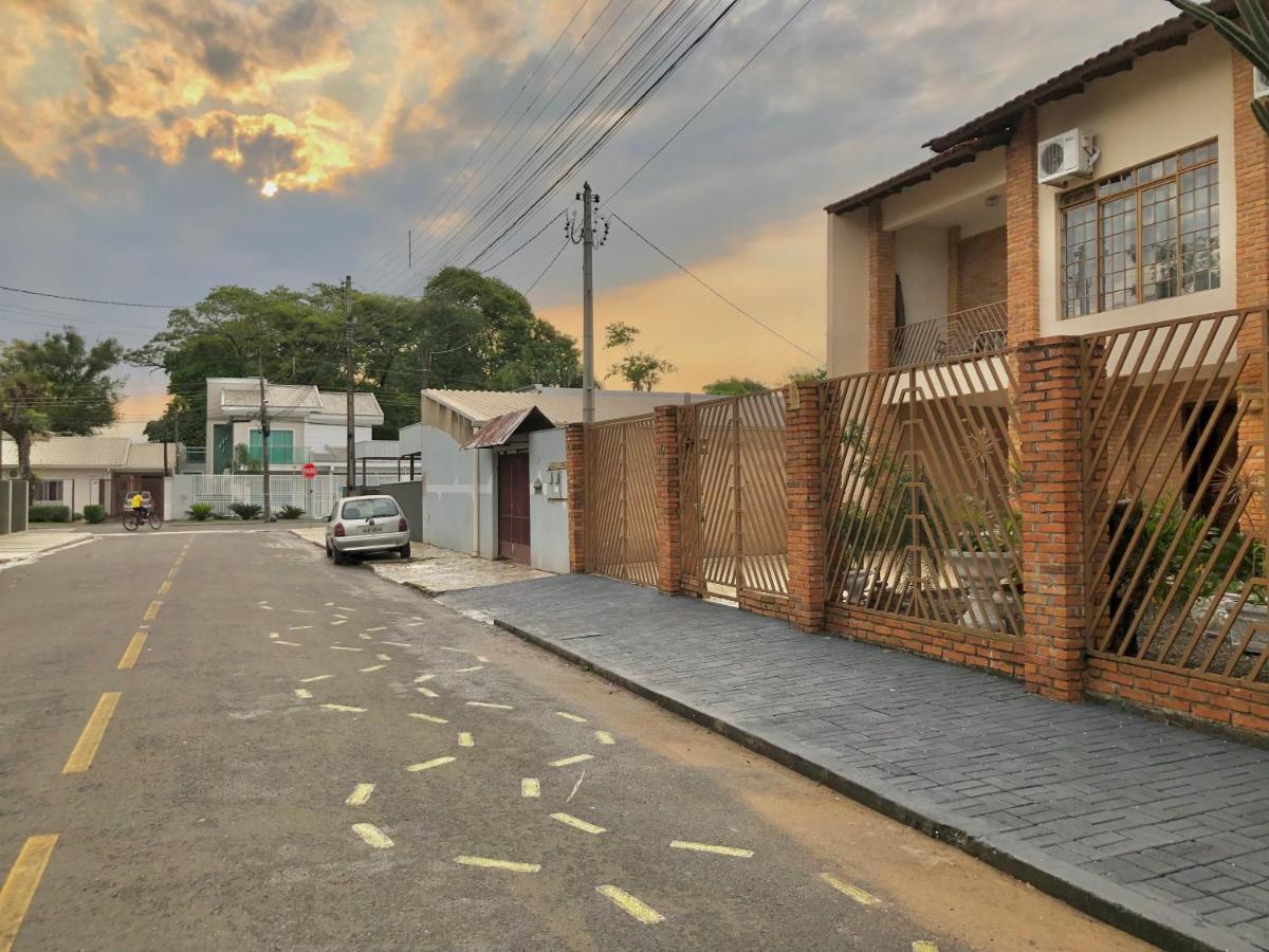 Casa com PISCINA próximo ATRATIVOS / wifi / garagem Vila Foz do Iguaçu Exterior foto